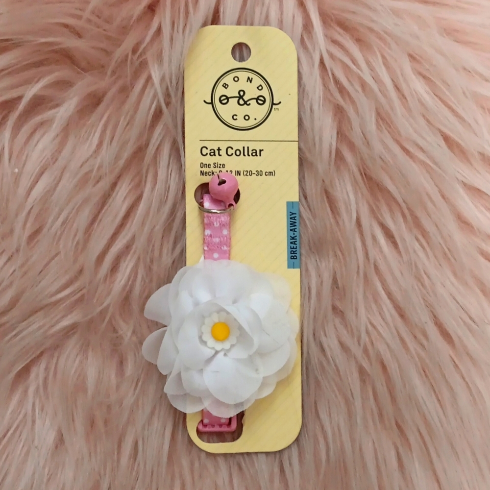 Brand New BOND CO. FANCY FLOWER DETAIL BREAKAWAY CAT COLLAR-O/S